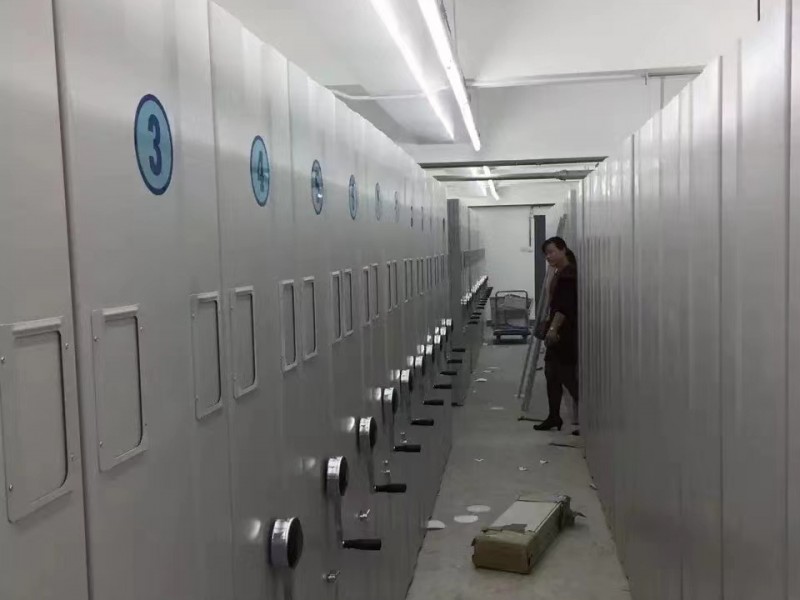 保定某房地产公司手动密集柜安装中